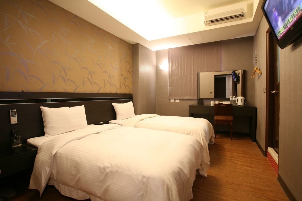 Military 75 Hotel Taichung Exterior photo