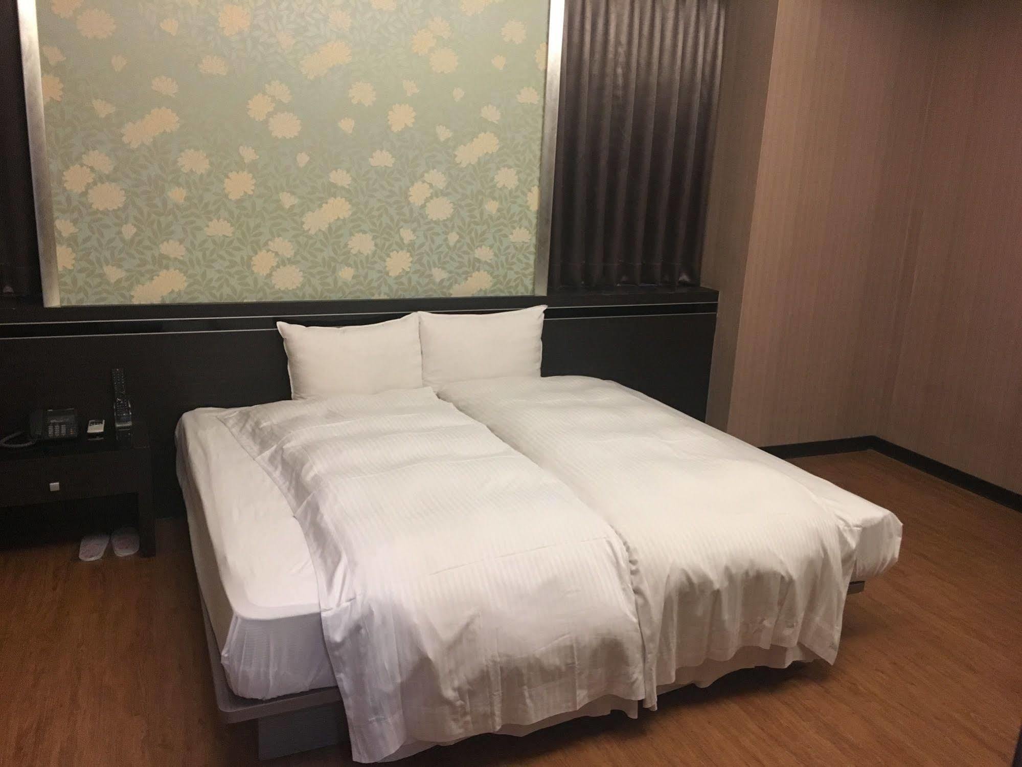 Military 75 Hotel Taichung Exterior photo